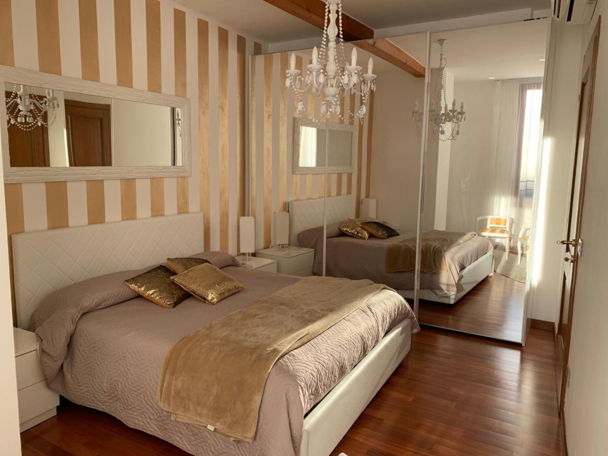 Palazzo Teatro Vecchio-Holiday Suites Salò Eksteriør billede