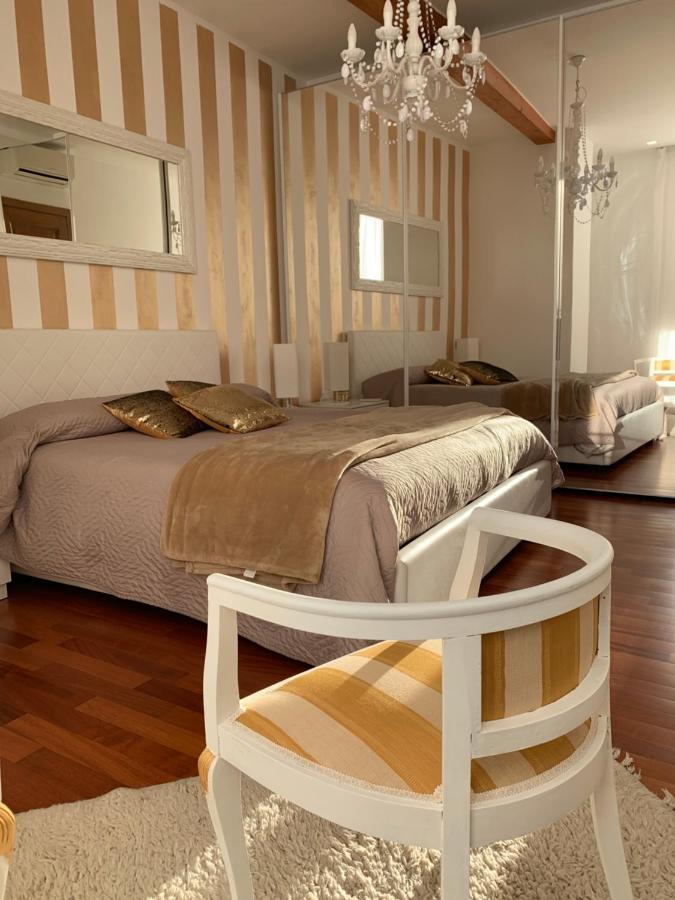 Palazzo Teatro Vecchio-Holiday Suites Salò Eksteriør billede
