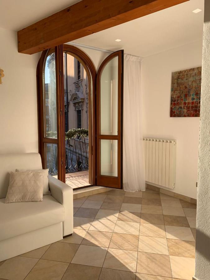 Palazzo Teatro Vecchio-Holiday Suites Salò Eksteriør billede