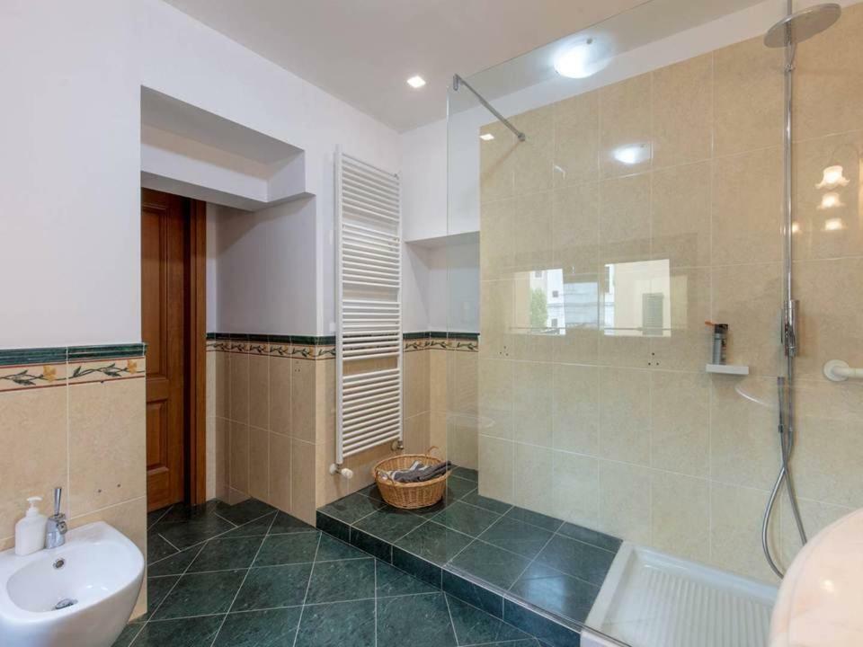 Palazzo Teatro Vecchio-Holiday Suites Salò Eksteriør billede