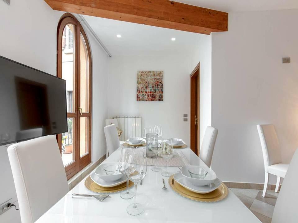 Palazzo Teatro Vecchio-Holiday Suites Salò Eksteriør billede