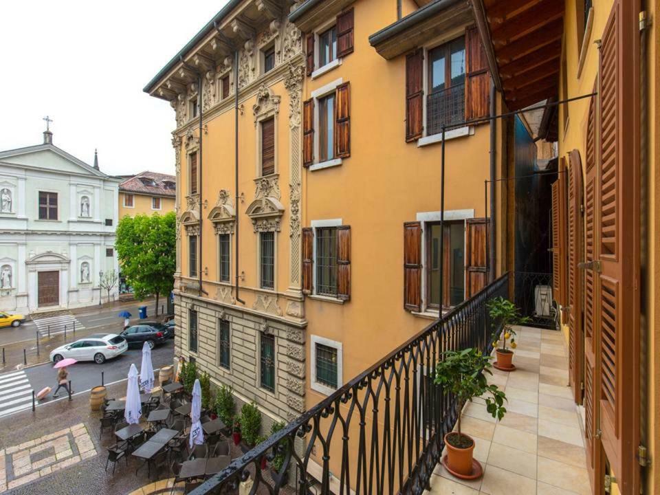 Palazzo Teatro Vecchio-Holiday Suites Salò Eksteriør billede