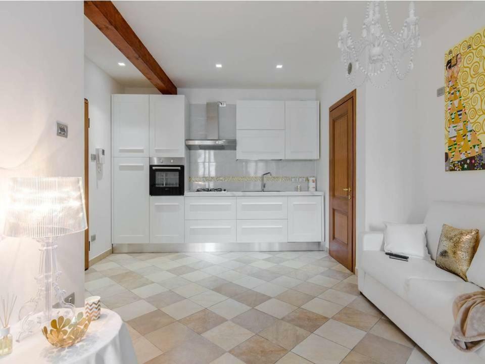 Palazzo Teatro Vecchio-Holiday Suites Salò Eksteriør billede