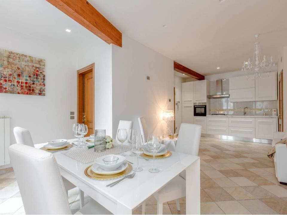 Palazzo Teatro Vecchio-Holiday Suites Salò Eksteriør billede