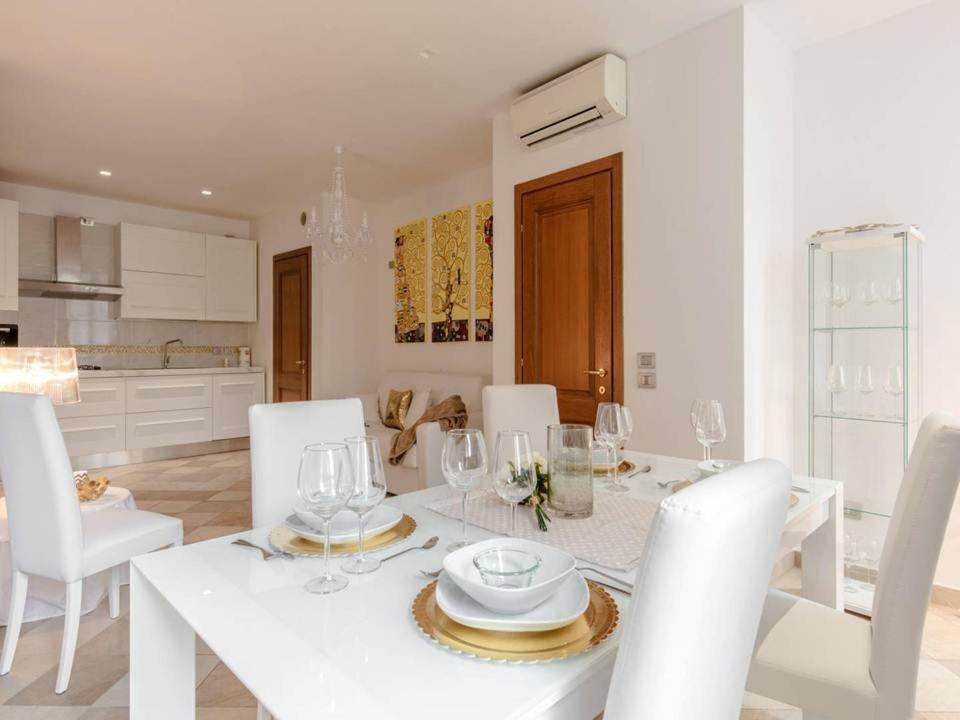 Palazzo Teatro Vecchio-Holiday Suites Salò Eksteriør billede